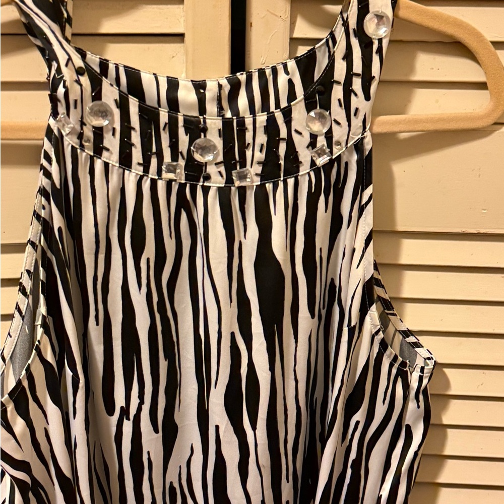 Striking Zebra Print Sleeveless Tank Top in Black and White